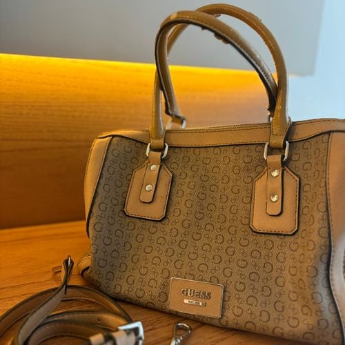 bolsa guess 126955508?action_source=71545&ref=home_home&rsp=1&rspix=1