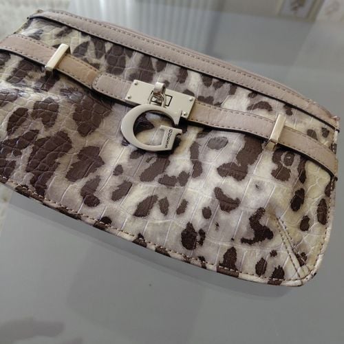 carteira de mao guess animal print 147090599?action_source=76594&ref=home_home&rsp=1&rspix=1