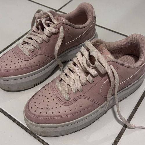 tenis nike court vision plataforma 35 146680349?action_source=31946&ref=home_home&rsp=1&rspix=1