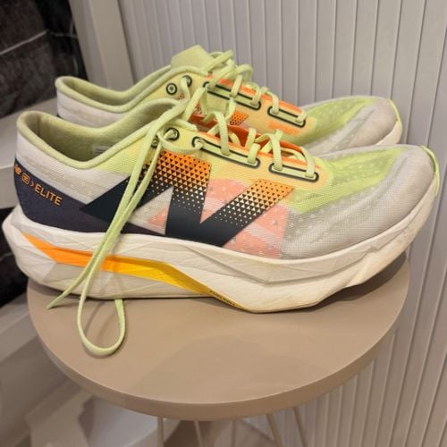 tenis new balance fuelcell elite v4 41 145645333?action_source=76398&ref=home_home&rsp=1&rspix=1