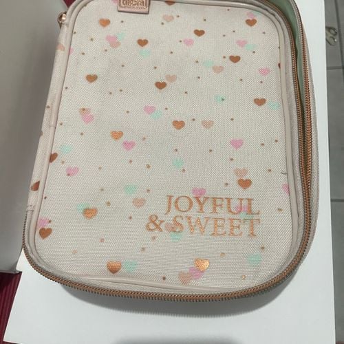 estojo escolar feminino tilibra 131658203?action_source=67388&ref=home_home&rsp=1&rspix=1