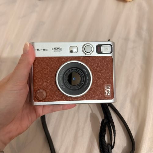 camera instax mini evo fujifilm marrom 142285201?action_source=73097&ref=home_home&rsp=1&rspix=1