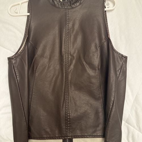 blusa estilo couro shoulder marrom 138933633?action_source=71480&ref=home_home&rsp=1&rspix=1