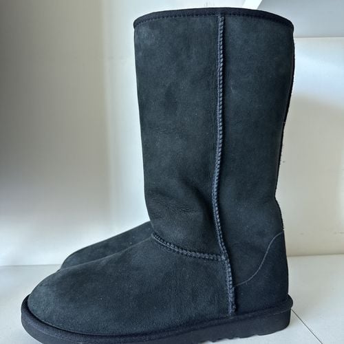 bota ugg classic tall 2 preta 36 139803517?action_source=72965&ref=home_home&rsp=1&rspix=1