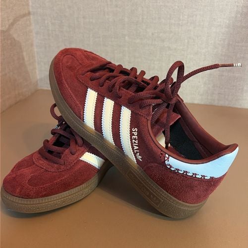 tenis handball spezial 145758829?action_source=72470&ref=home_home&rsp=1&rspix=1
