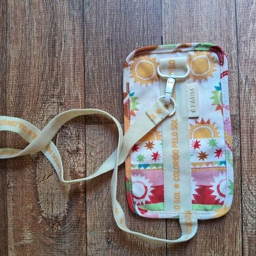 bolsa porta celular farm 2328 129357950?action_source=67222&ref=home_home&rsp=1&rspix=1