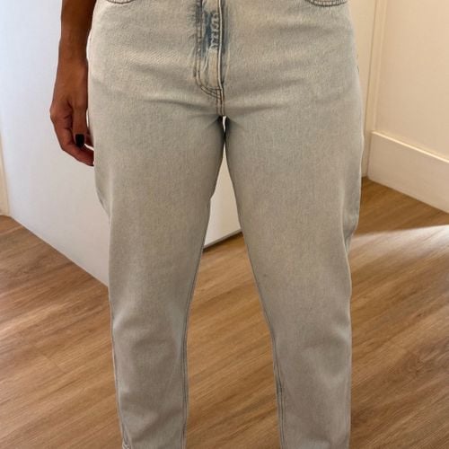 calca jeans zara mom reta lavagem clara 141671919?action_source=71711&ref=home_home&rsp=1&rspix=1