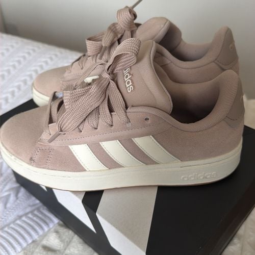 tenis adidas grand court alpha 00s bege 36 142494033?action_source=31946&ref=home_home&rsp=1&rspix=1