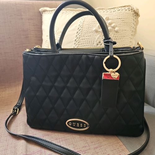 bolsa guess preta 140505279?action_source=70655&ref=home_home&rsp=1&rspix=1