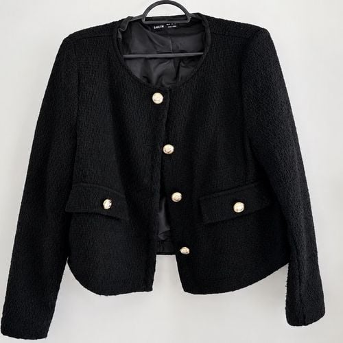 casaco estilo preto 146637461?action_source=74123&ref=home_home&rsp=1&rspix=1