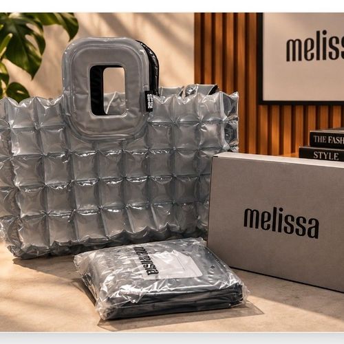 bolsa melissa bubble bag preta e branca 151249440?action_source=76405&ref=home_home&rsp=1&rspix=1