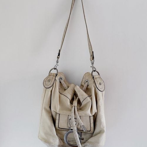 bolsa vintage guess bege 135413345?action_source=70655&ref=home_home&rsp=1&rspix=1