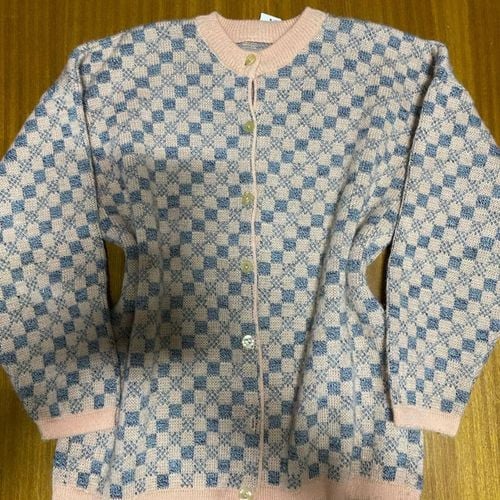 blusa de frio feminina rosa e azul 142966694?action_source=31319&ref=home_home&rsp=1&rspix=1