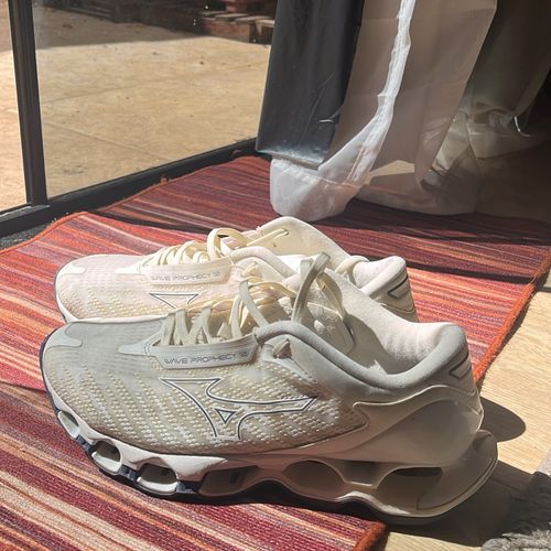 tenis mizuno wave prophecy 13 branco bege 39 146790106?action_source=76398&ref=home_home&rsp=1&rspix=1
