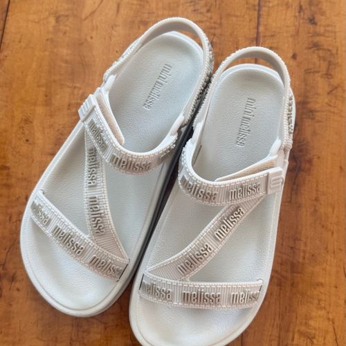 sandalia mini melissa infantil bege 150679953?action_source=76405&ref=home_home&rsp=1&rspix=1