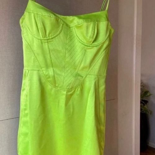 vestido midi litt acetinado verde 147865918?action_source=74549&ref=home_home&rsp=1&rspix=1