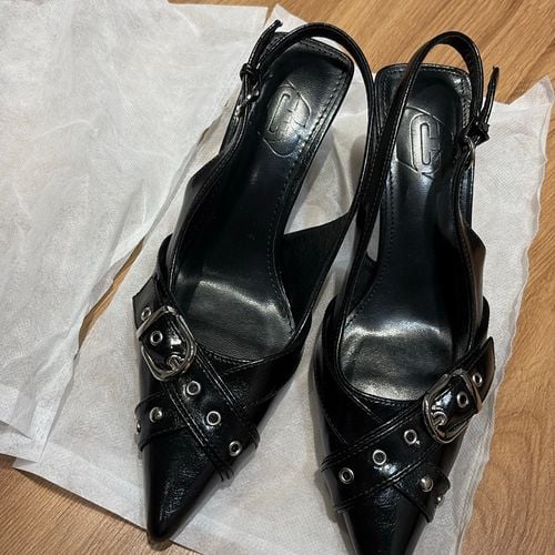 salto bershka preto fivelas 136991661?action_source=69599&ref=home_home&rsp=1&rspix=1