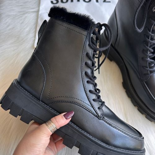 bota schutz preta pelinhos 144950689?action_source=67222&ref=home_home&rsp=1&rspix=1