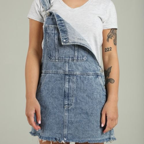 jardineira curta jeans 106523266?action_source=68872&ref=home_home&rsp=1&rspix=1