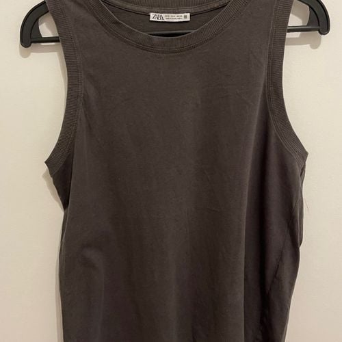 camiseta regata zara cinza chumbo p 146676315?action_source=76596&ref=home_home&rsp=1&rspix=1