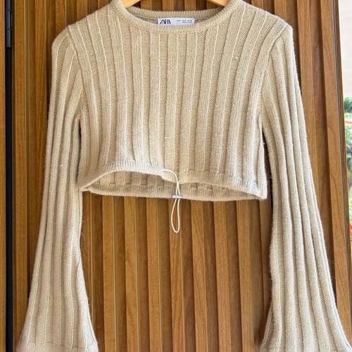sueter zara trico canelado bege p 148771824?action_source=74123&ref=home_home&rsp=1&rspix=1