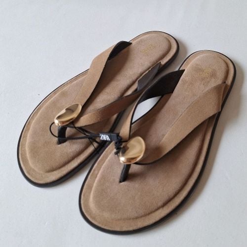 nova sandalia de dedo zara couro legitimo camurca tamanho br 39 152975382?action_source=77124&ref=home_home&rsp=1&rspix=1
