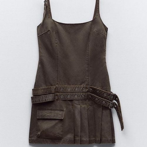 vestido zara curto encerado marrom 140003336?action_source=31319&ref=home_home&rsp=1&rspix=1