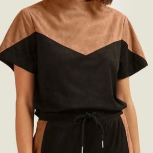 blusa shoulder suede preta e caramelo p 139428286?action_source=70657&ref=home_home&rsp=1&rspix=1