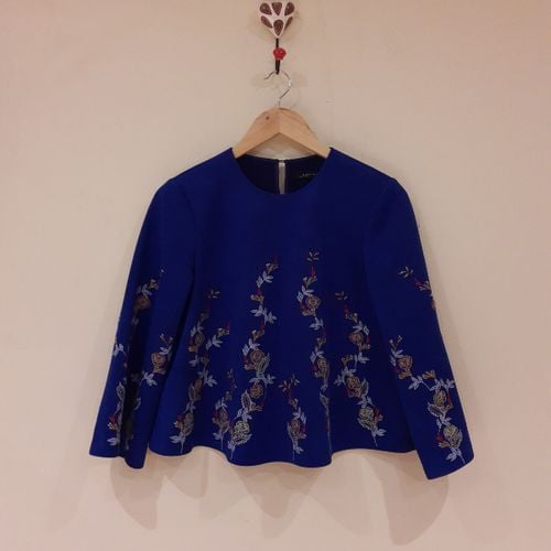 blusa tipo bata em suede 105793633?action_source=67222&ref=home_home&rsp=1&rspix=1