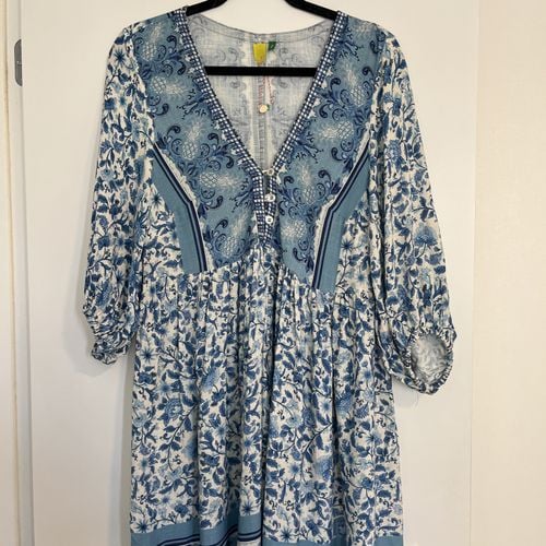 vestido curto farm estampado azul p 151680115?action_source=77221&ref=home_home&rsp=1&rspix=1