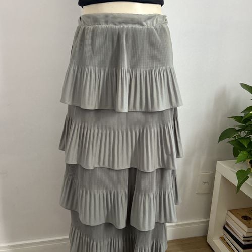 saia midi celini cinza p 147999767?action_source=74549&ref=home_home&rsp=1&rspix=1