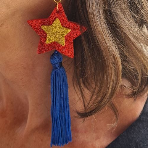 brinco mulher maravilha 95734633?action_source=67456&ref=home_home&rsp=1&rspix=1