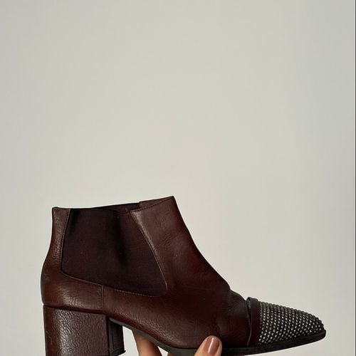 bota marrom couro e strass 150674949?action_source=77487&ref=home_home&rsp=1&rspix=1