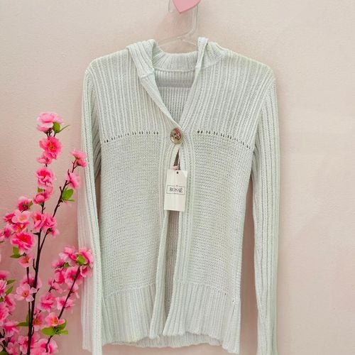 sueter tricot branco aberto com botao unico feminino 122884027?action_source=70522&ref=home_home&rsp=1&rspix=1