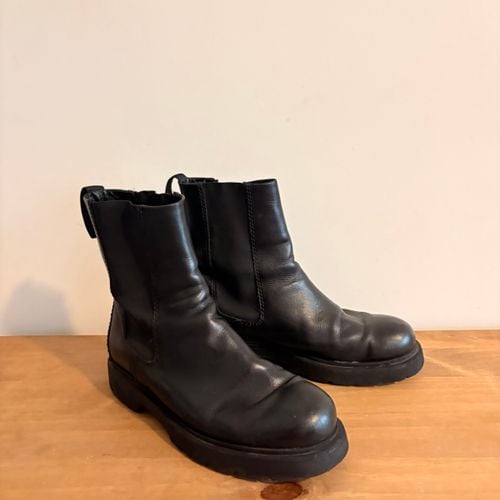 bota zara couro legitimo preta 41 152453071?action_source=77124&ref=home_home&rsp=1&rspix=1
