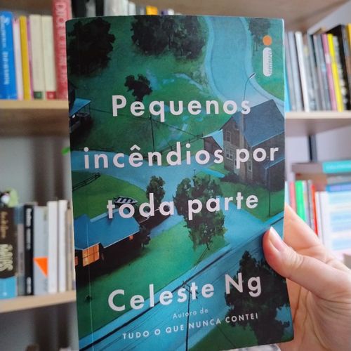 livro pequenos incendios por toda parte perfeito estado 132878215?action_source=66992&ref=home_home&rsp=1&rspix=1