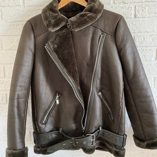zara casaco de pele 145794212?action_source=72470&ref=home_home&rsp=1&rspix=1