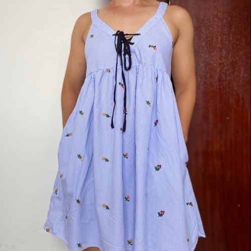 vestido bordado zara 136952255?action_source=68872&ref=home_home&rsp=1&rspix=1
