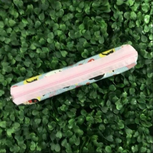 estojo escolar alice no pais das maravilhas 134742794?action_source=67388&ref=home_home&rsp=1&rspix=1