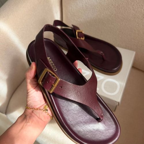 sandalia arezzo papete bordo couro thong fivela 148481921?action_source=67222&ref=home_home&rsp=1&rspix=1