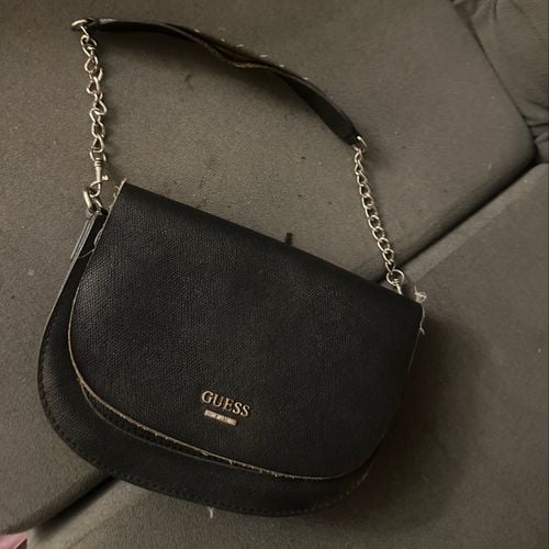 bolsa guess conservada e sem avarias 136841001?action_source=70655&ref=home_home&rsp=1&rspix=1