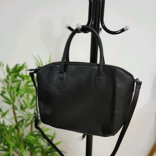 bolsa mr cat couro preta 141857705?action_source=72470&ref=home_home&rsp=1&rspix=1