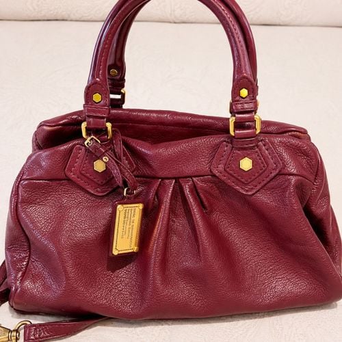 bolsa marc by marc jacobs baby groovee vinho 145160733?action_source=72470&ref=home_home&rsp=1&rspix=1