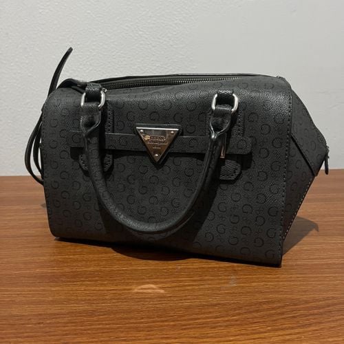 bolsa preta guess 134514366?action_source=70655&ref=home_home&rsp=1&rspix=1