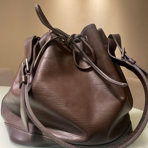 bolsa louis vuitton noe moka original 145075935?action_source=72470&ref=home_home&rsp=1&rspix=1