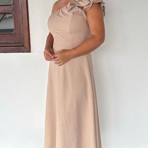 vestido cru m midi um ombro so 145749122?action_source=73496&ref=home_home&rsp=1&rspix=1
