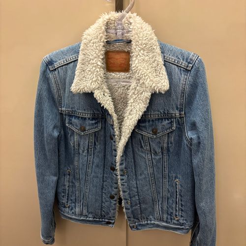 jaqueta levis trucker feminina m 145766747?action_source=72470&ref=home_home&rsp=1&rspix=1