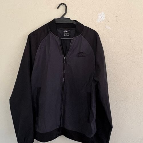 jaqueta nike preta algodao poliester original 148652677?action_source=72470&ref=home_home&rsp=1&rspix=1