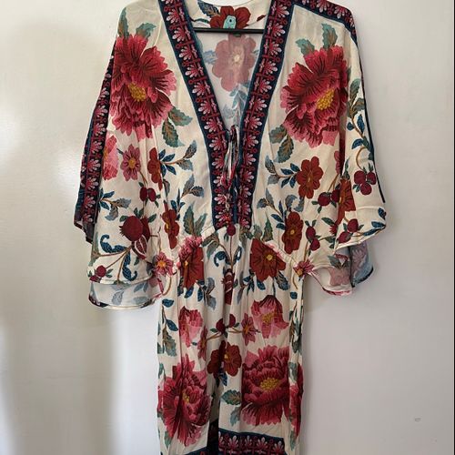 vestido estampado curto farm 135118753?action_source=31319&ref=home_home&rsp=1&rspix=1