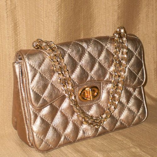 bolsa couro legitimo matelasse ouro velho alca corrente marca corello 137741566?action_source=68872&ref=home_home&rsp=1&rspix=1